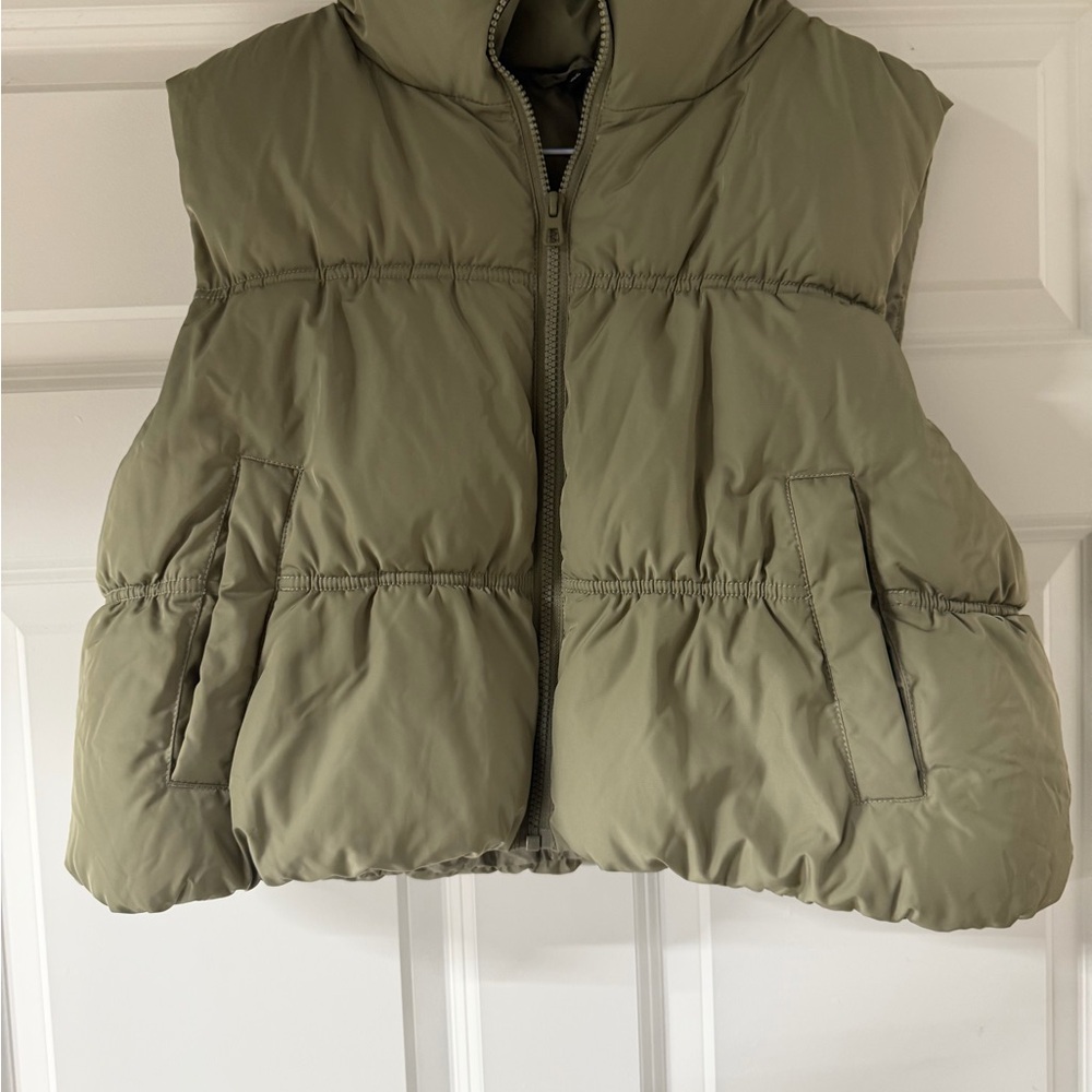 H&M Women’s Juniors Khaki Green Puffer Vest large